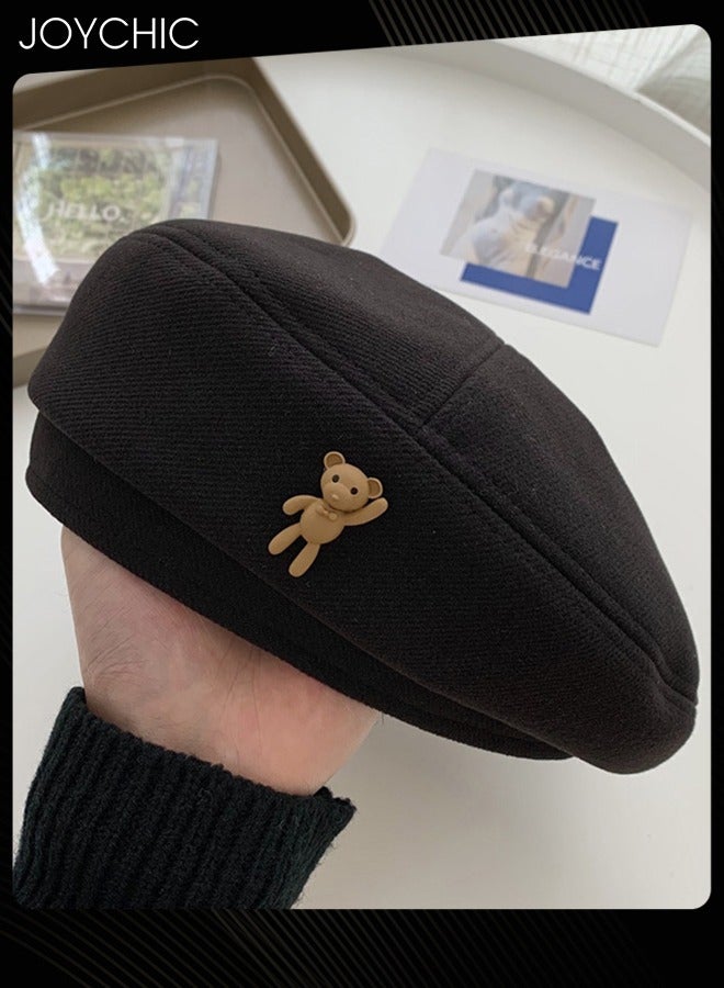 Joychic قبعة بيريتي دافئة للنساء والفتيات بتصميم دب لطيف على الطراز الفرنسي لخريف وشتاء مقاومة للرياح باللون الأسود مقاس واحد - Image 2