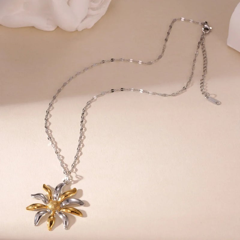 سلسلة أستانليس ستيل ذهبي × فضي مع دلاية شكل زهرة عباد الشمس