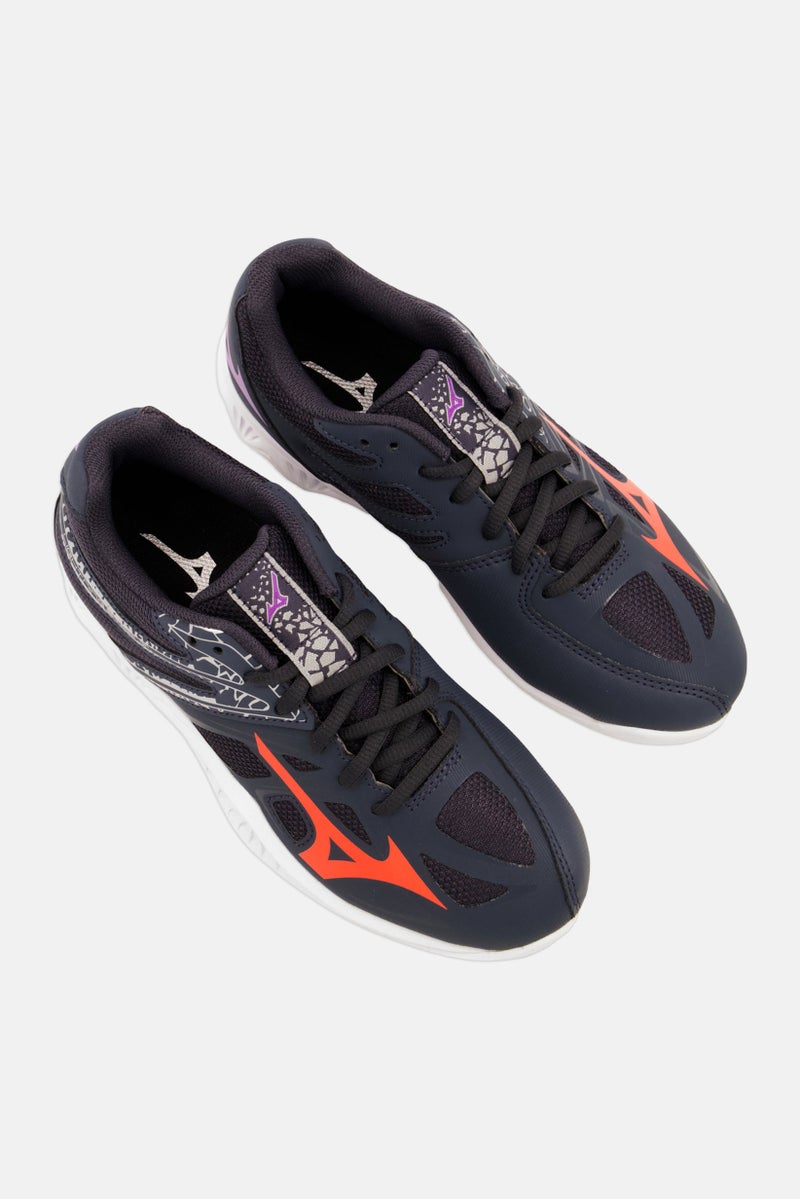 Mizuno أحذية خارجية للبنات الأطفال بتصميم نجوم مضيئة، رمادي داكن - Image 4