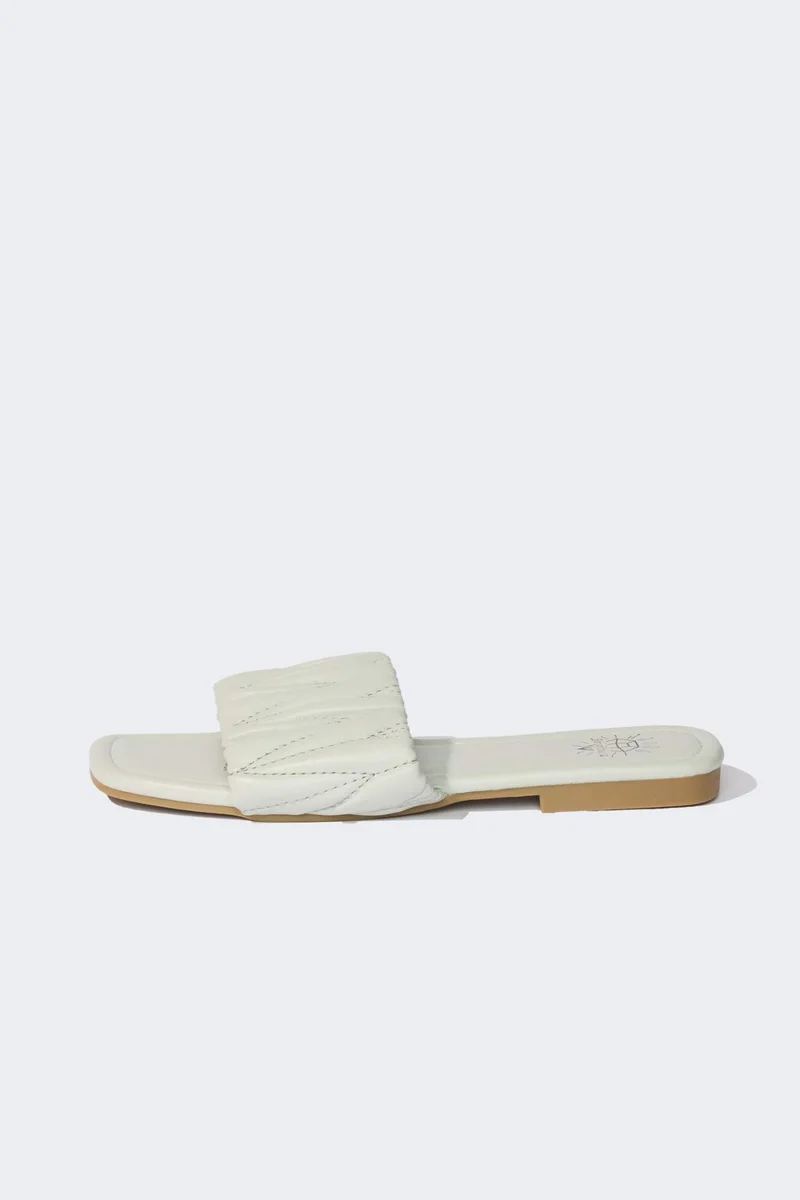 ديفاكتو Woman Flat Sole Faux Leather Slippers