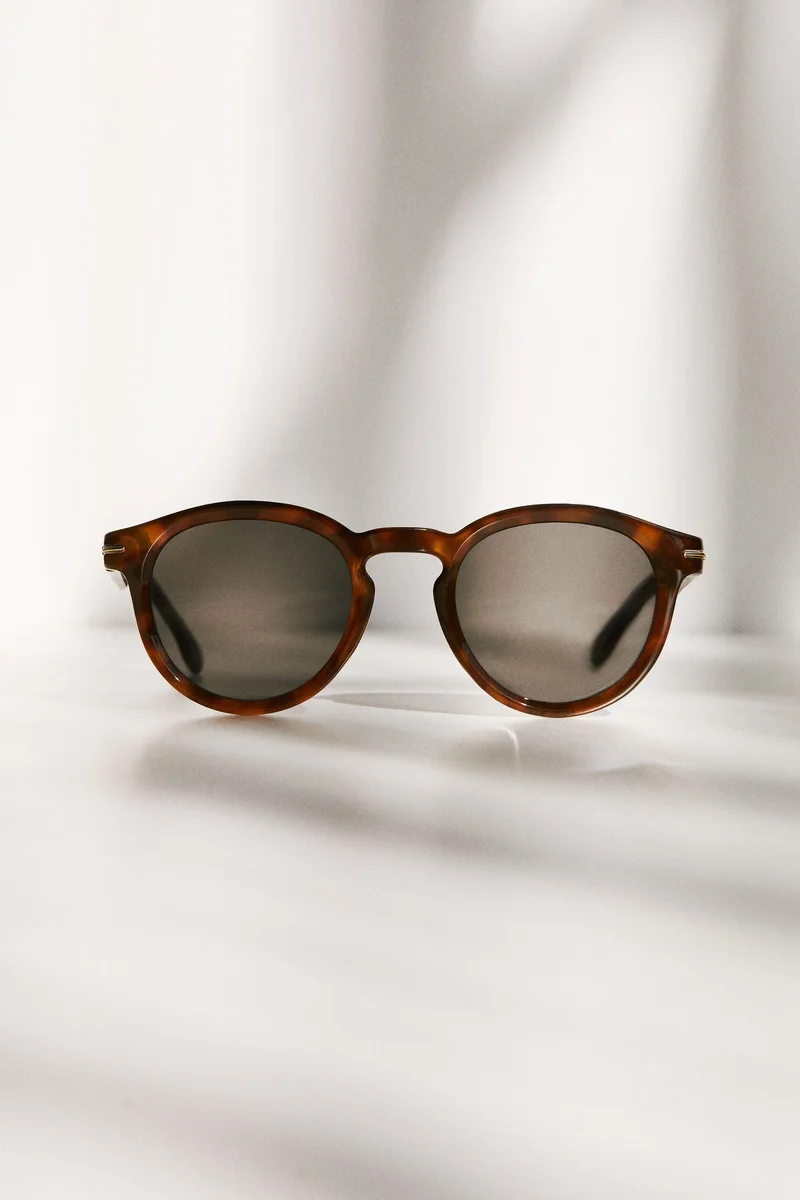 اتش اند ام نظارة شمسية