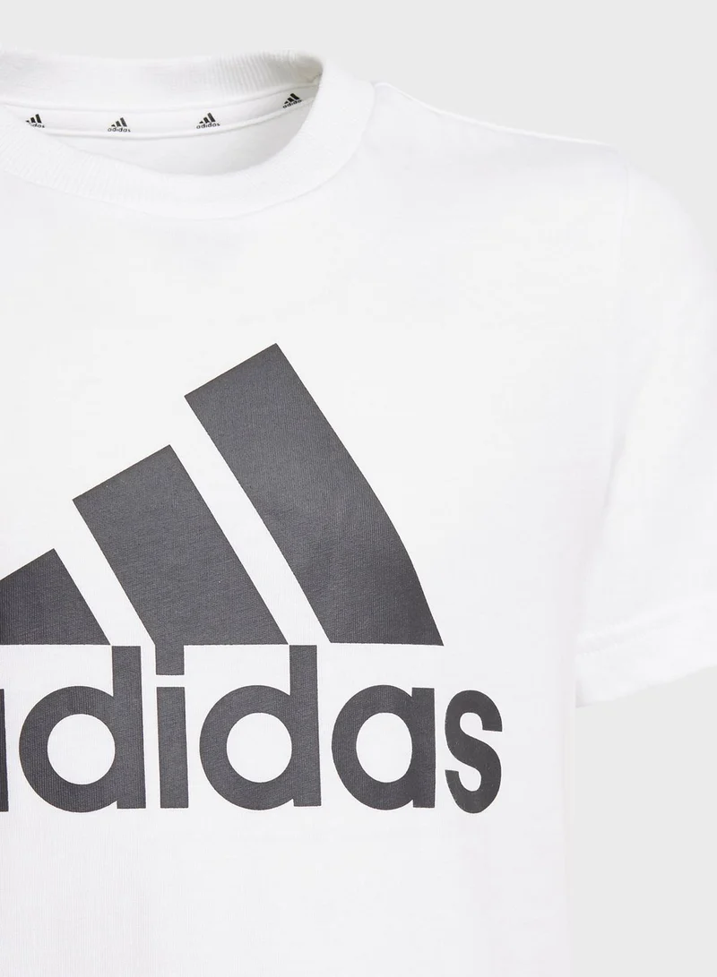 adidas تيشيرت رجالي بشعار الماركة