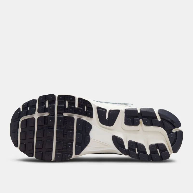 Nike Women's Zoom Vomero 5 Shoes