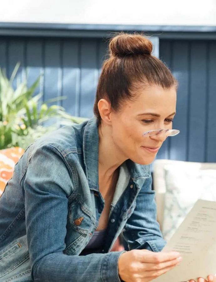 ThinOptics unisex-adult Reading Glasses + Black Universal Pod Case | Clear Frames, 2.00 Strength Readers Clear Frames / Black Case, 44 mm - Image 4