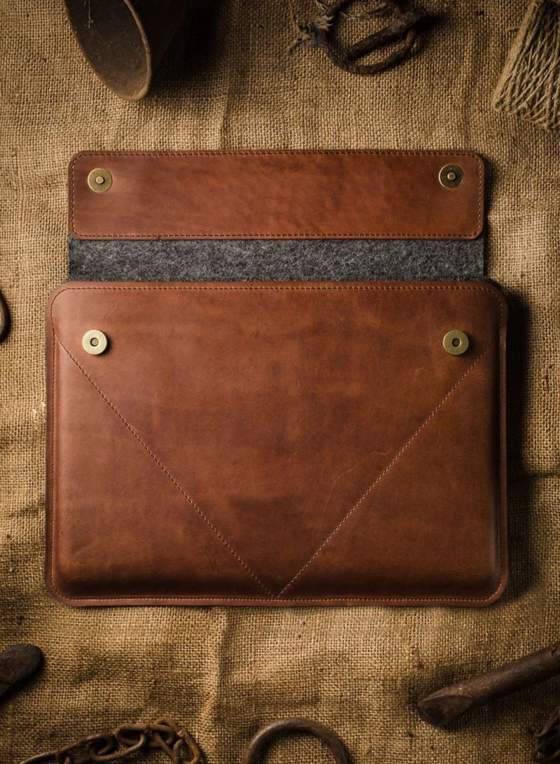 Dipelle Di Pelle™ Ultra Slim Laptop Sleeve 13 Inch, PU Leather & Felt, Magnetic Closure, Fits MacBook Pro/Air 13, iPad Pro 12.9, Surface Pro – Stylish & Durable - Image 2