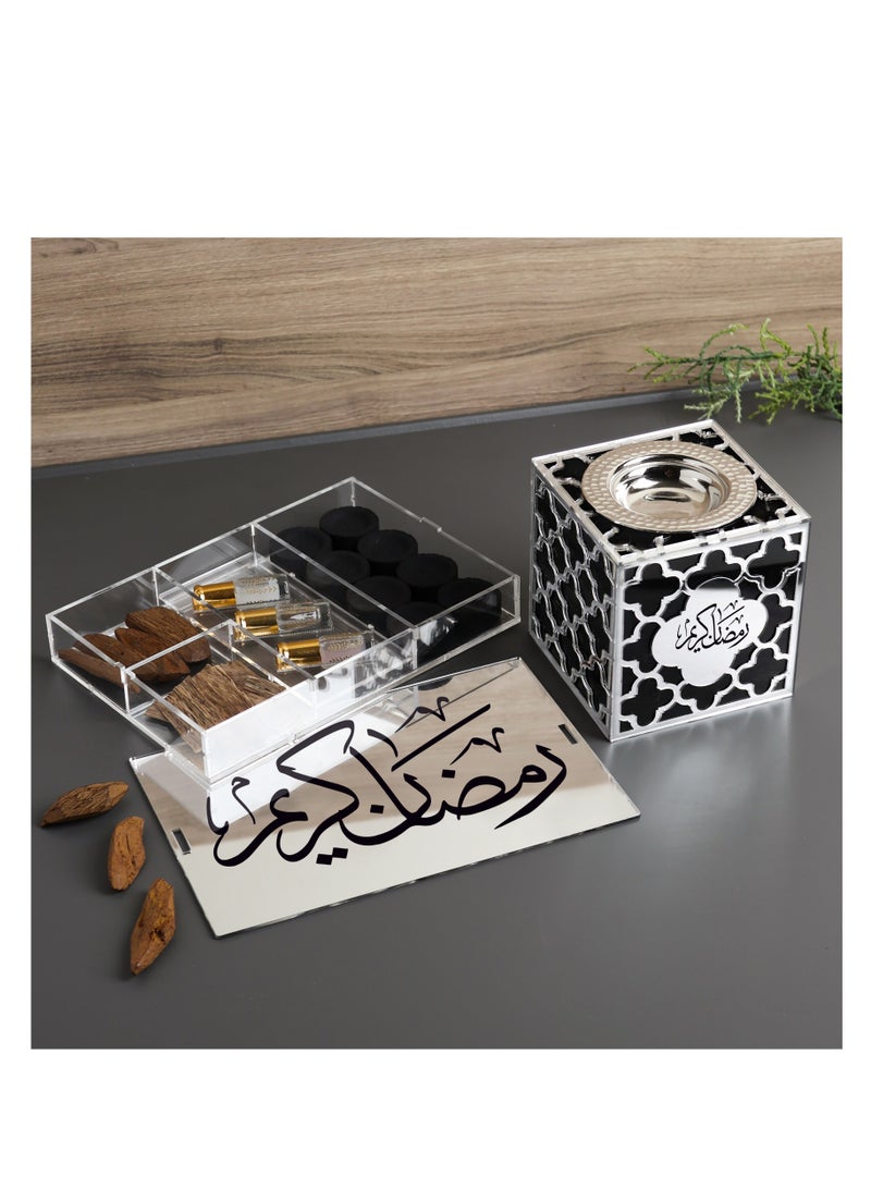 حكاية شمعة مبخرة بخور مع صندوق يحتوي على لوازم التبخير والمسك الفاخر، طقم بعبارة "رمضان كريم" مع نوعين عود بخور و 3 امساك فاخرة و فحم سريع الاشتعال - Image 1