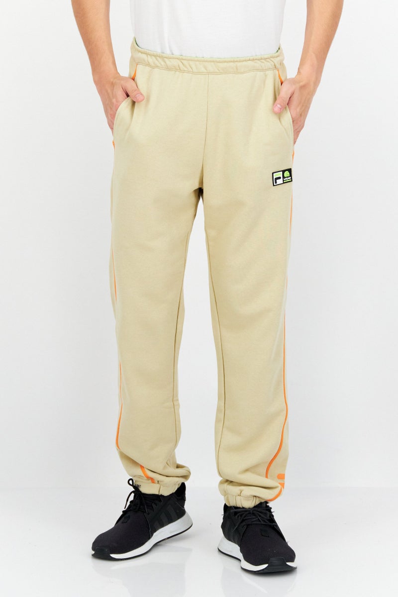 FILA سروال رياضي للرجال بتصميم لوجو براد، بيج - Image 1