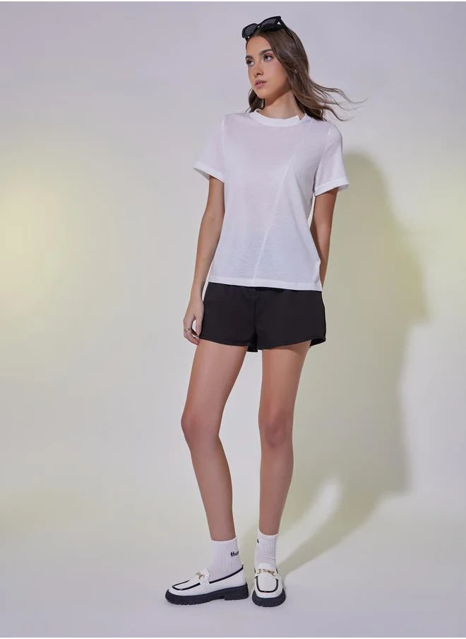 ستايلي Solid Neck Cut Out Detail Short Sleeves T-Shirt
