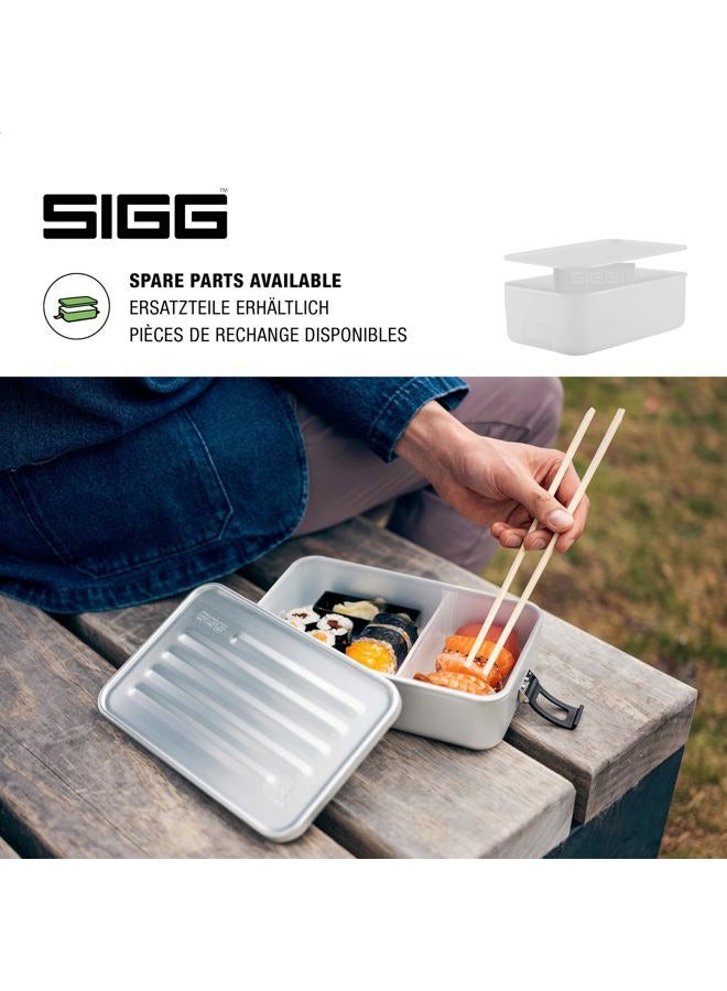 SIGG Metal Box Plus L Green Lunchbox 1.2 L, moderne Brotdose mit praktischem Einsatz, federleichte Brotbox aus Aluminium mit Trennwand - Image 4