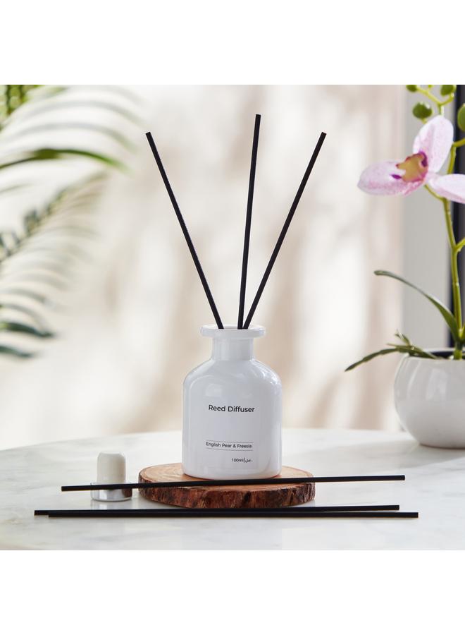 Balmy English Pear And Freesia Reed Diffuser 100 Ml - Image 1