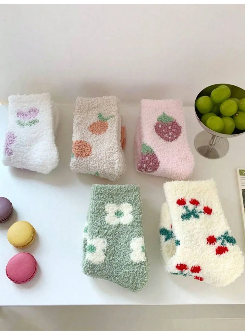 جوارب شتويه نسائيه مجموعه من 5 ازواج من الجوارب الشتويه الطويله بتصاميم متنوعه مصنوعه من قماش فائق النعومه يوفر دفئًا ممتازًا خلال أيام الشتاء الباردة - Image 2