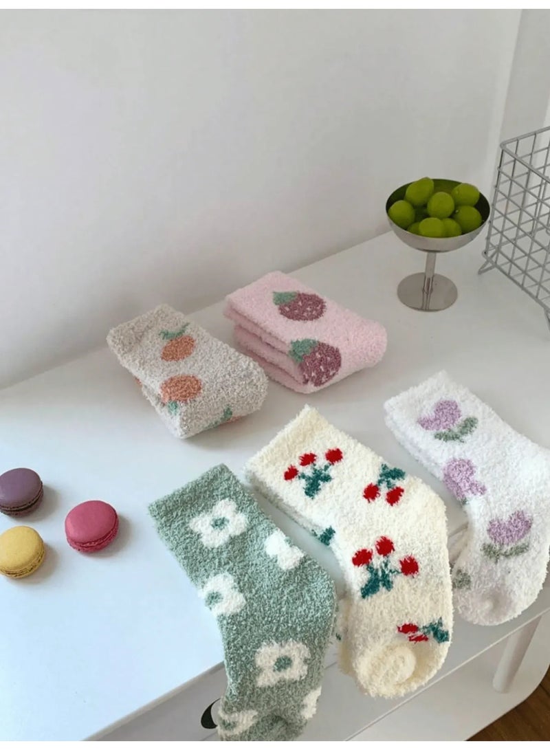 جوارب شتويه نسائيه مجموعه من 5 ازواج من الجوارب الشتويه الطويله بتصاميم متنوعه مصنوعه من قماش فائق النعومه يوفر دفئًا ممتازًا خلال أيام الشتاء الباردة - Image 3