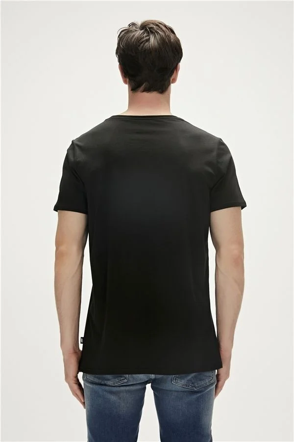 باد بير PASS ME T-SHIRT BLACK Men's T-Shirt 23.01.07.022-C01