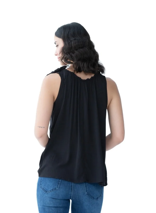 ZABAIONE Versatile black sleeveless top with a gathered neckline, perfect for layering or standalone use.
