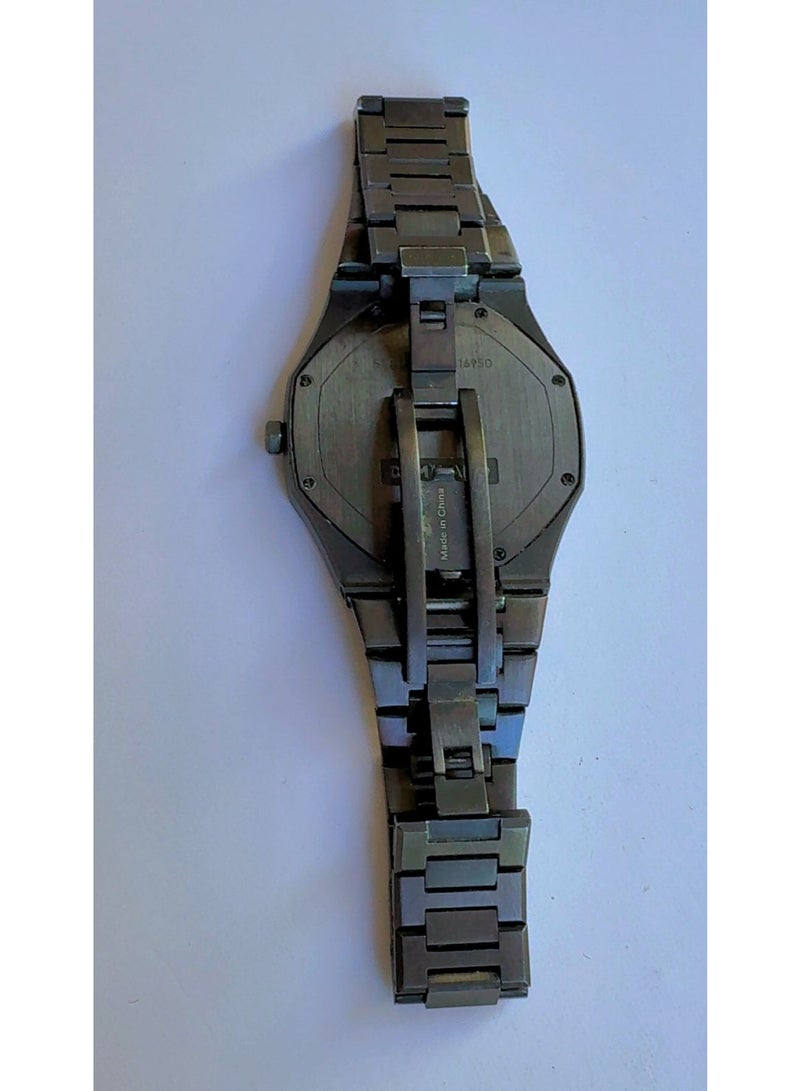 D1 Milano Ultra Thin Quartz Watch for Men - Blue Linen Dial, Gunmetal Stainless Steel Bracelet (Pre-Owned - Like New Condition) - Image 4