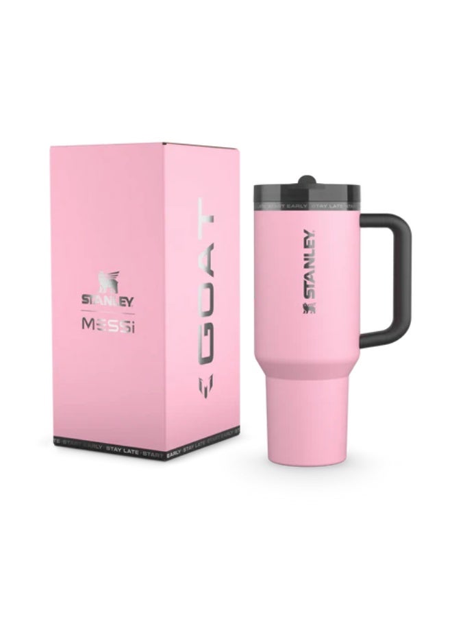 ستانلي كوب ستانلي × ميسي برو تور سعة 40 أونصة، كوب سفر معزول بتفريغ الهواء من الفولاذ المقاوم للصدأ مع شفاطة قابلة للطي، خالٍ من مادة BPA، متوافق مع حامل أكواب السيارة - لون وردي GOAT - Image 1