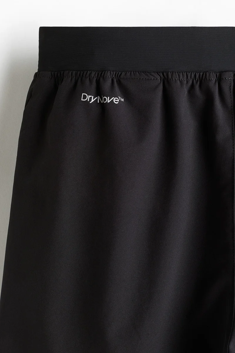 اتش اند ام Mid-length running shorts with DryMove™