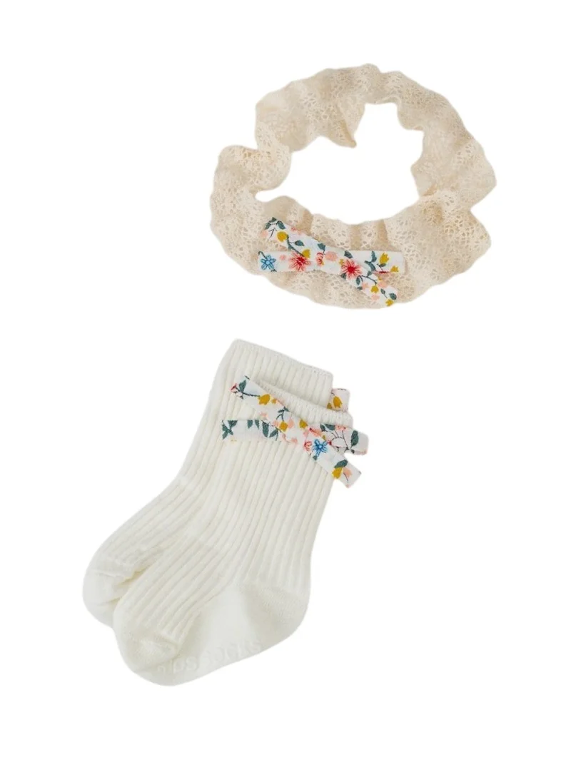 D'Daniela Victoria Ribbon Bow Turban and Socks Set for Babies - White