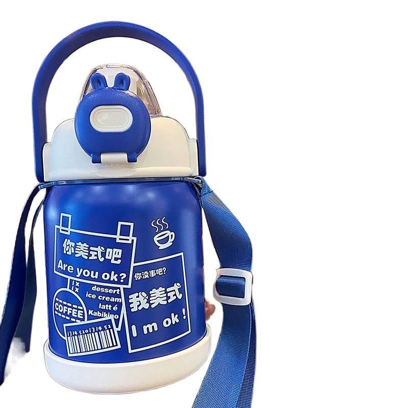 قارورة مياه للأطفال بغطاء بشفاط من ستانلس ستيل باللون الأبيض - 700 ml مع غطاء بقشة من الستانلس ستيل للعائلة أثناء التنقل للطاولة - Image 5