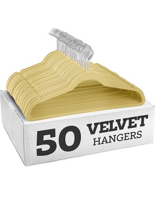 علاقات ملابس عبوة من 50 علاقة مخملية فاخرة صفراء - pzsku/Z7D6451CF165D9B804459Z/45/_/1720255942/0427b80e-0560-4bc1-b5e8-9d4b836ec961