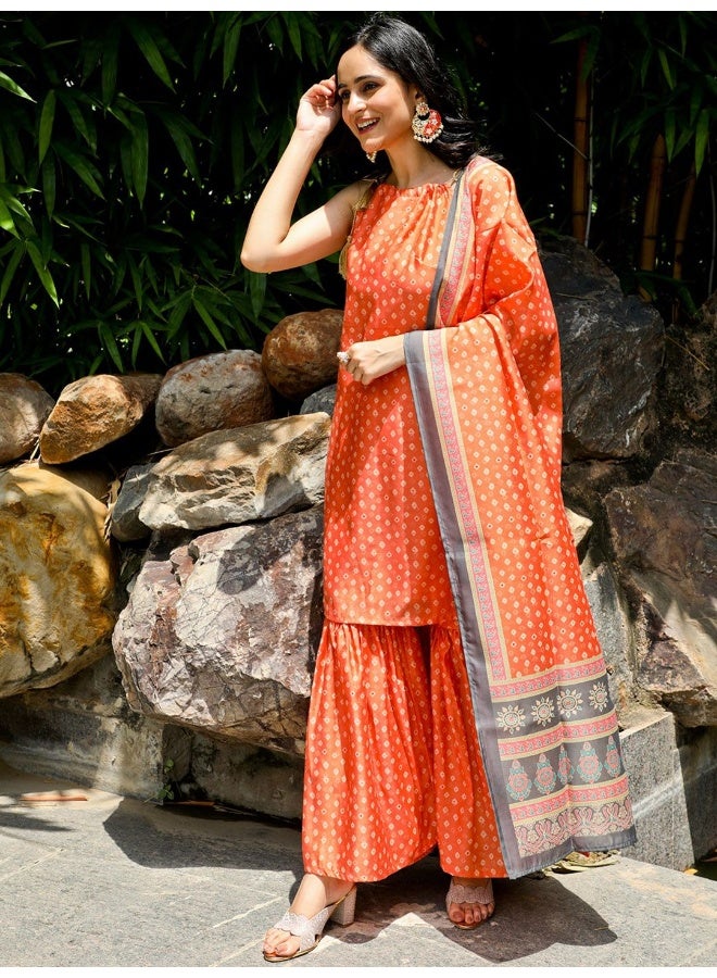 أيه كيه إس طقم كورتا حرير شانديري مطبوع بانداني بياقة مربوطة بدون أكمام من  كوتور مع دوباتا - Image 4