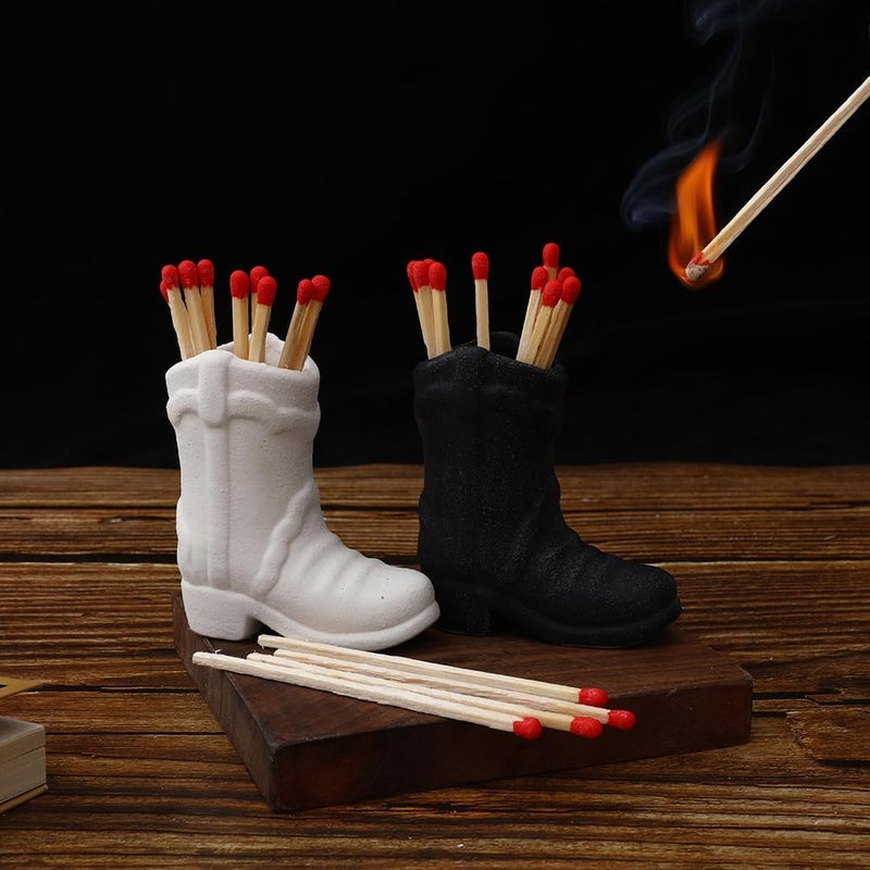 كلاراكو حامل أعواد ثقاب على شكل حذاء رعاة البقر، حامل أعواد ثقاب سيراميكي جميل مع مشعل أعواد ثقاب مصنوع يدويًا من السيراميك، مشعل أعواد ثقاب سيراميكي للمدفأة والشموع والحمام والمطبخ، أبيض (أعواد الثقاب غير متضمنة) - Image 1