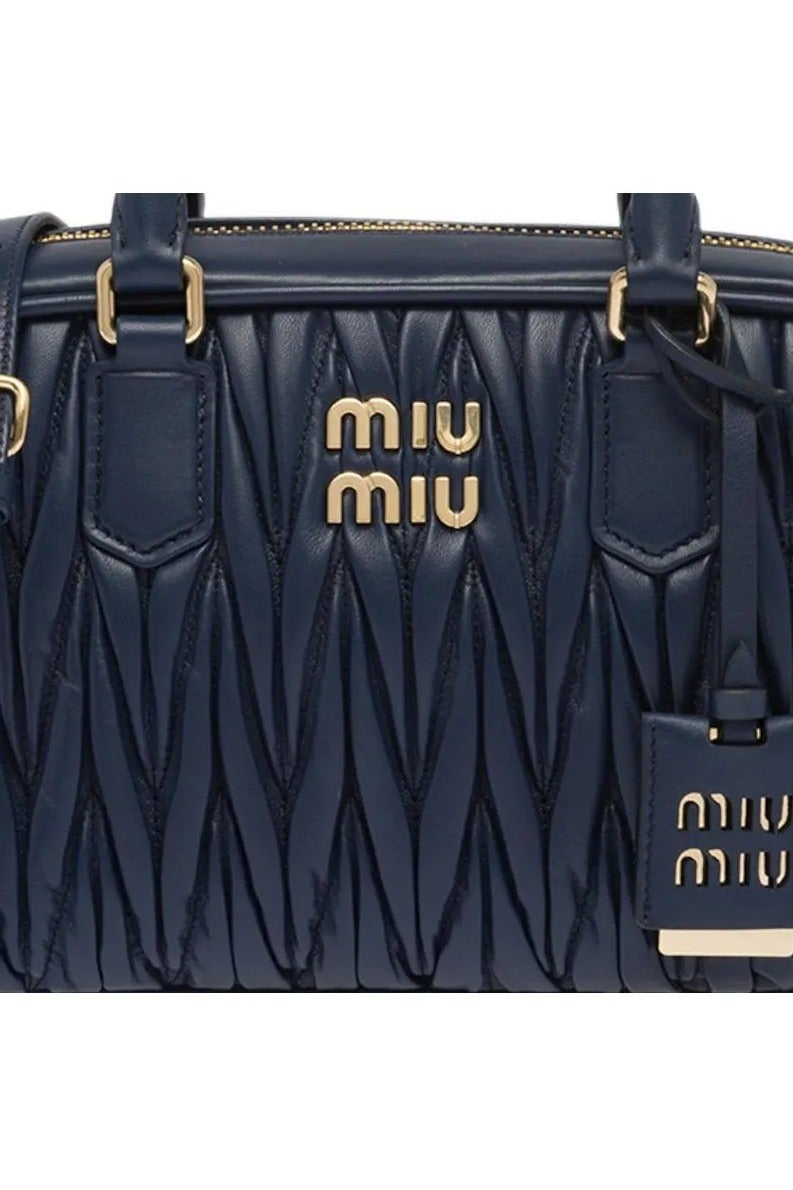 مياو مياو حقيبة MIU Arcadie من جلد النابا المبطّن حقيبة يد علوية مع حزام كتف - Image 4