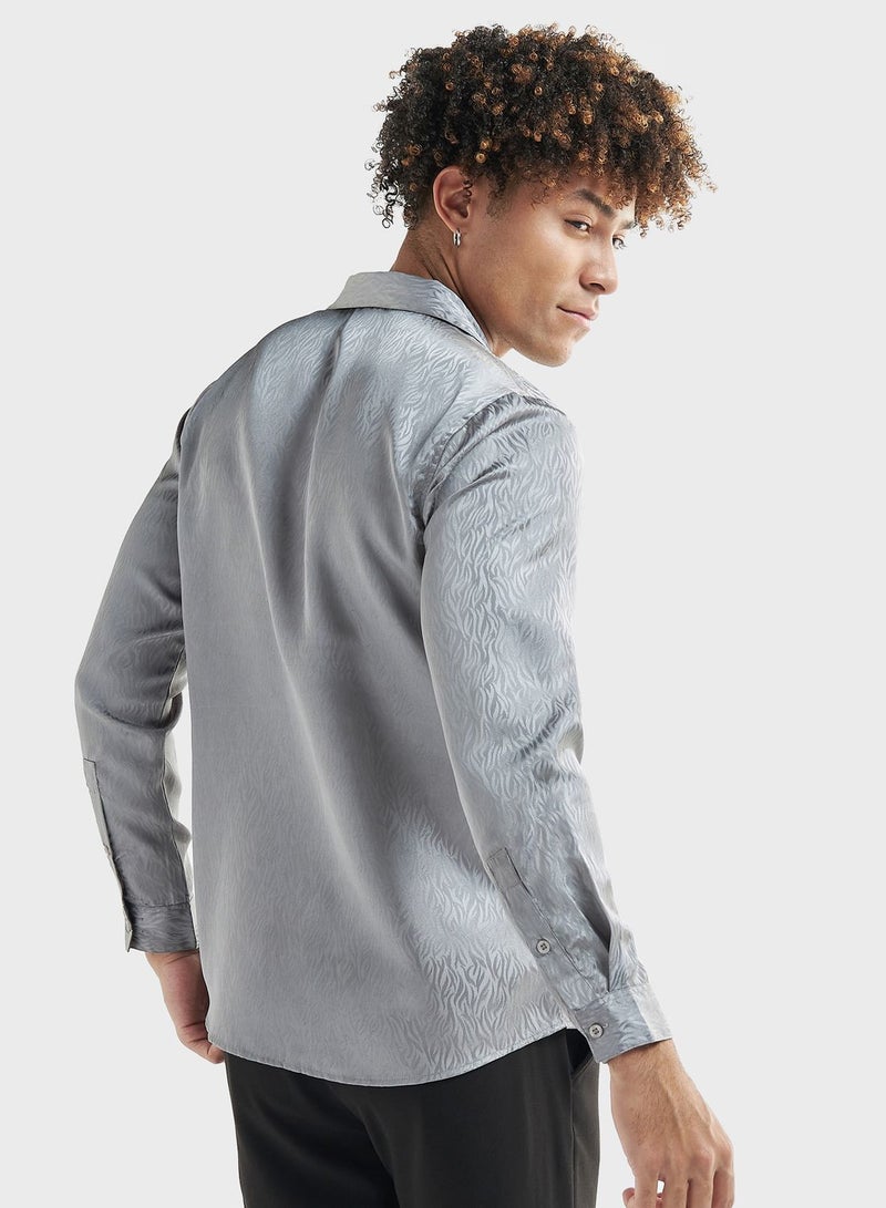 FAV قميص بقصّة عادية ومزخرف - Image 2