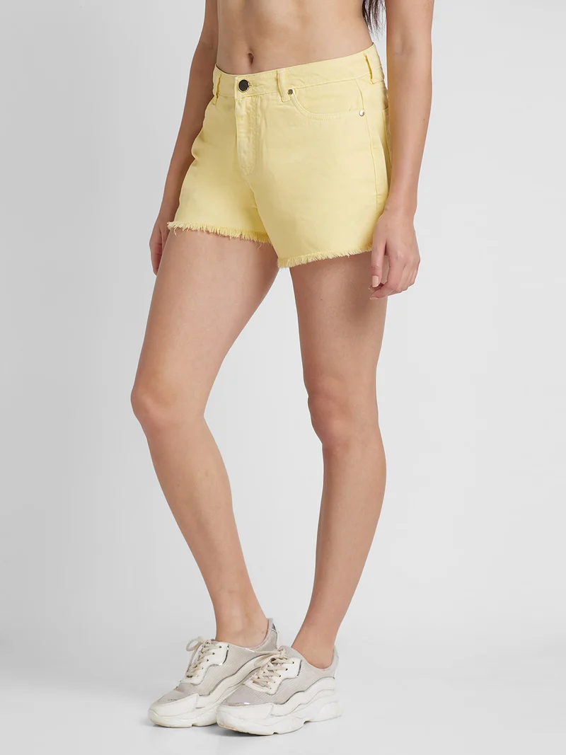 globus Women Stretchable Mid-Rise Frayed Denim Shorts