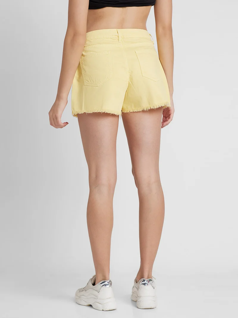 globus Women Stretchable Mid-Rise Frayed Denim Shorts