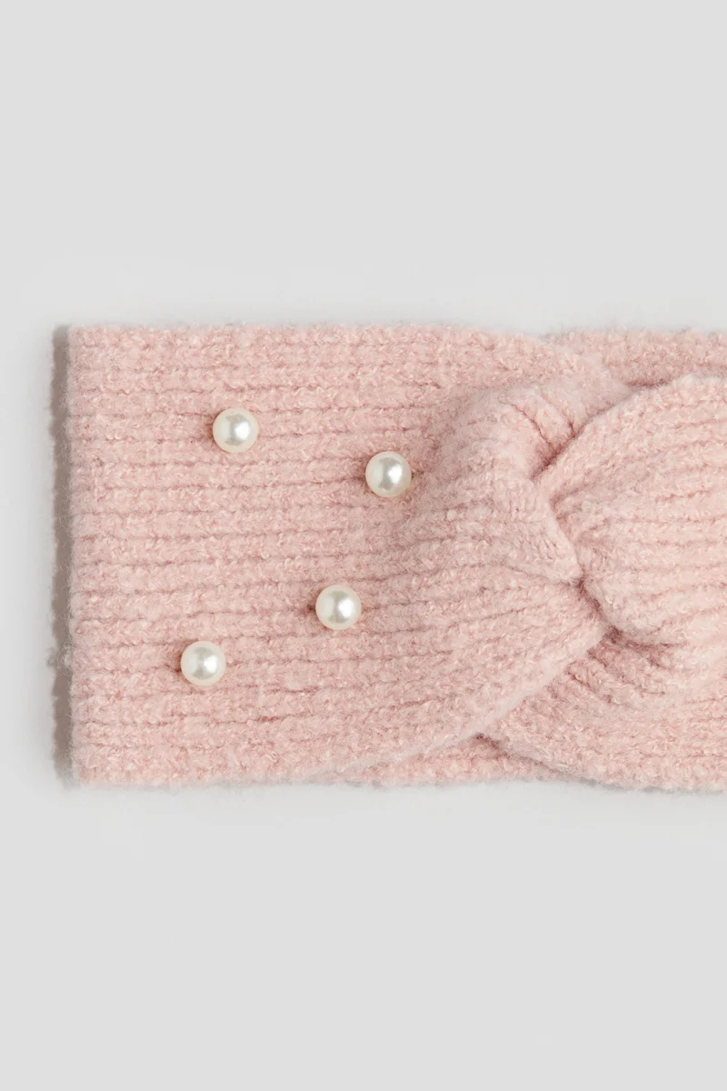 اتش اند ام طوق شعر محبوك ومزين بحبات اللؤلؤ