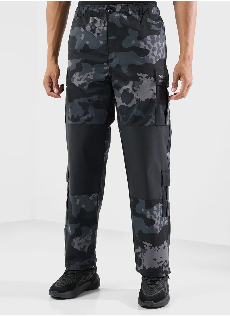 اديداس اوريجينالز Camo Cargo Sweatpants