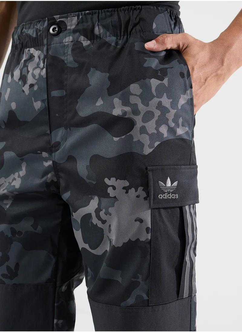 اديداس اوريجينالز Camo Cargo Sweatpants