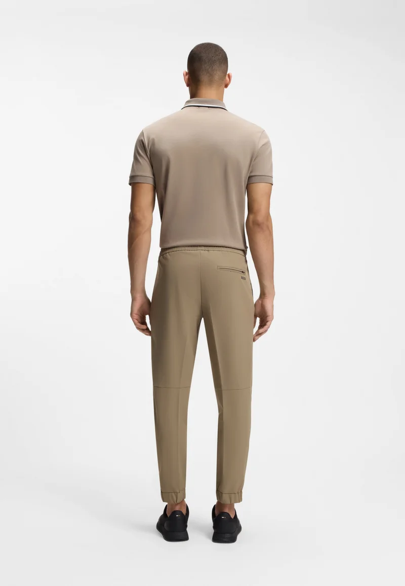 بوس بنطلون بقصة مستدقة من قماش مطاطي مقاوم للماء