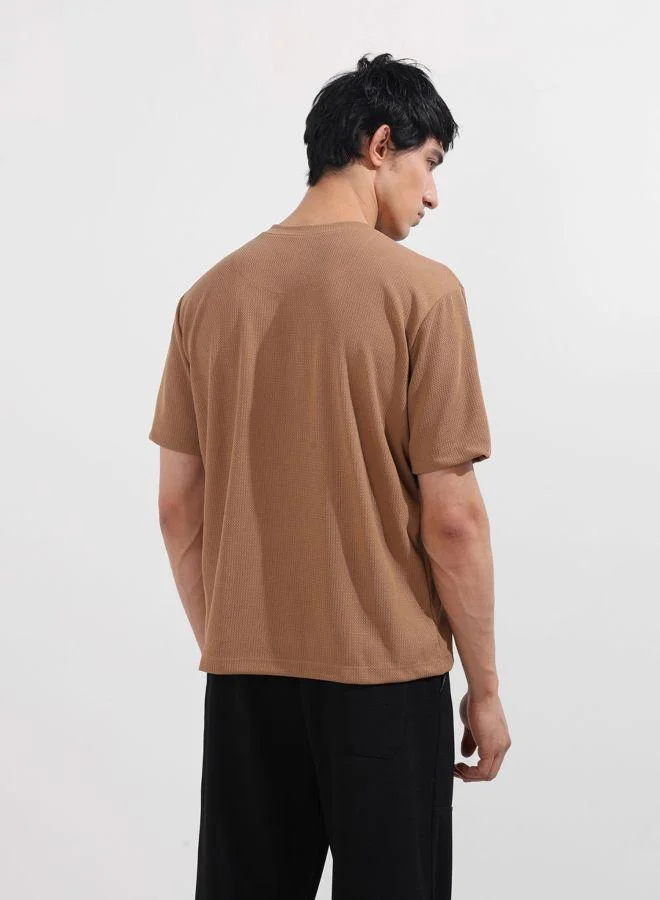 شركة المرآب الهندية Men Boxy Fit Textured V-Neck Half Sleeves T-Shirt
