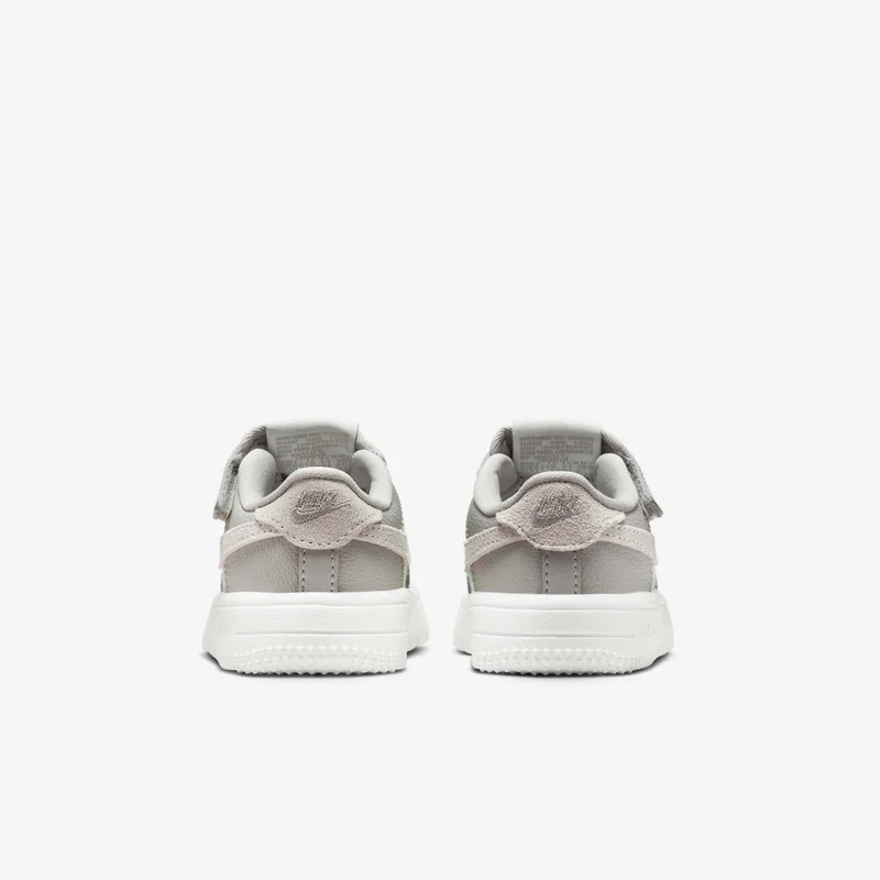 Nike Kids' Force 1 Low LV8 EasyOn Shoes