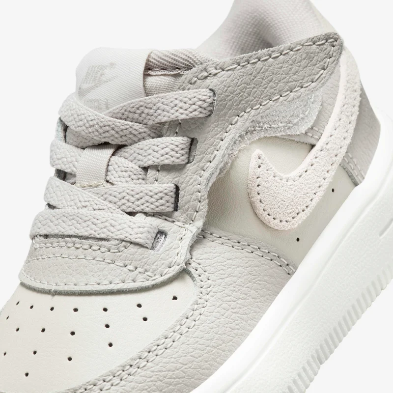 Nike Kids' Force 1 Low LV8 EasyOn Shoes