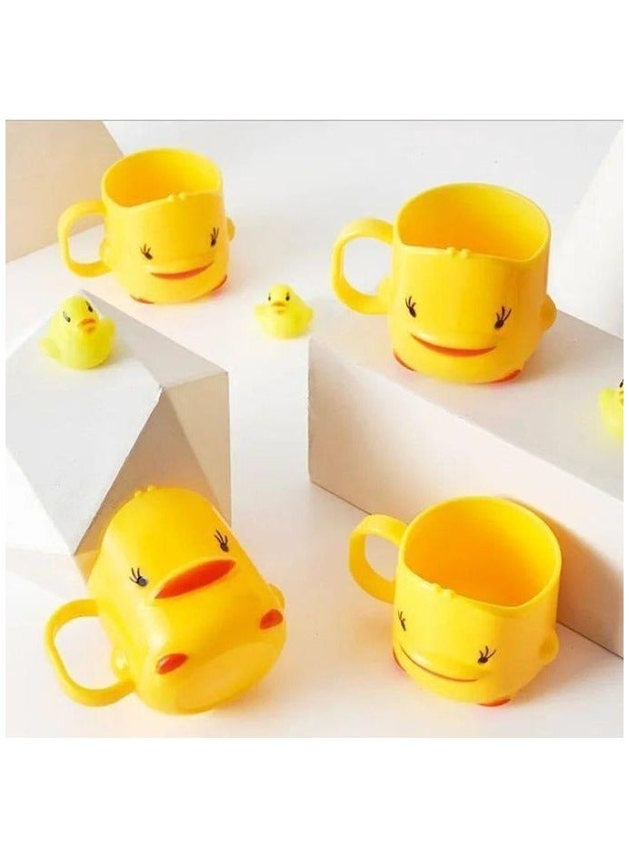 حامل أقلام للمكتب ، حامل بتصميم بطة صفراء صغيرة يستخدم للأقلام أو فرش المكياج او معجون الاسنان ، يستخدم على سطح المكتب - Image 2