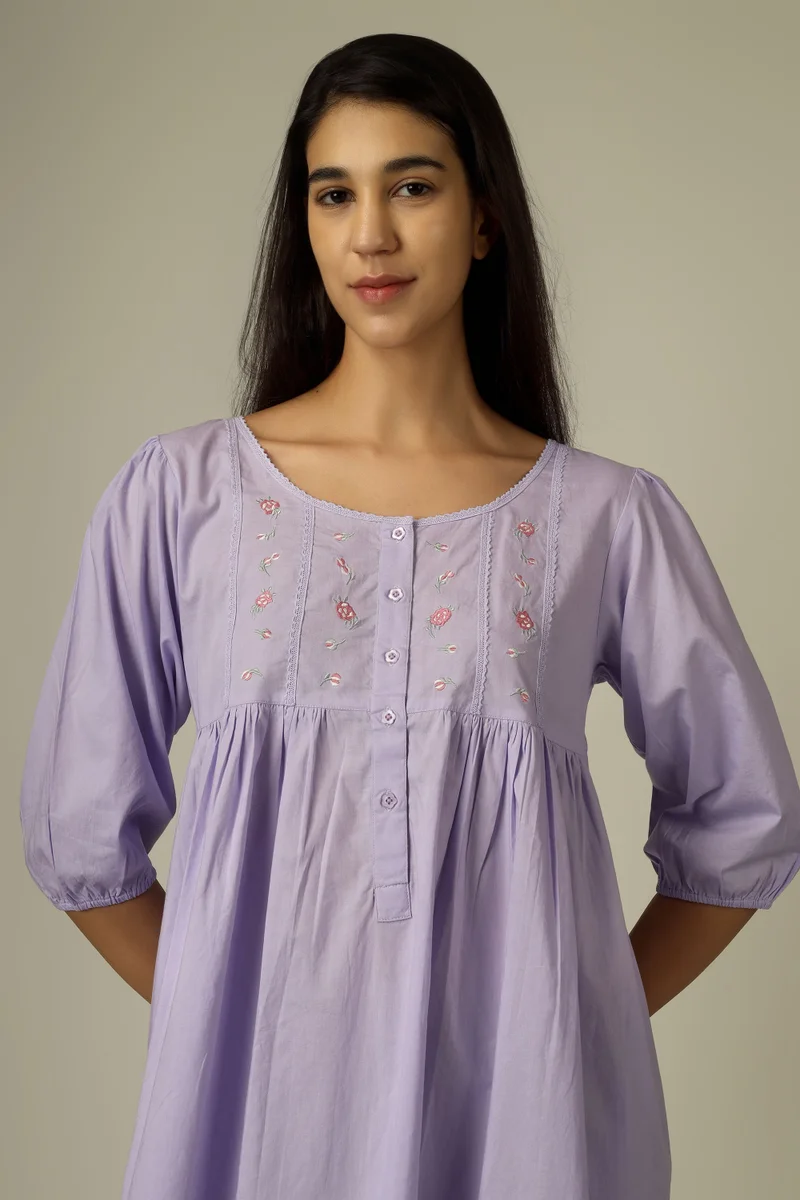 افتر دارك بربارا، قميص نوم مطرز