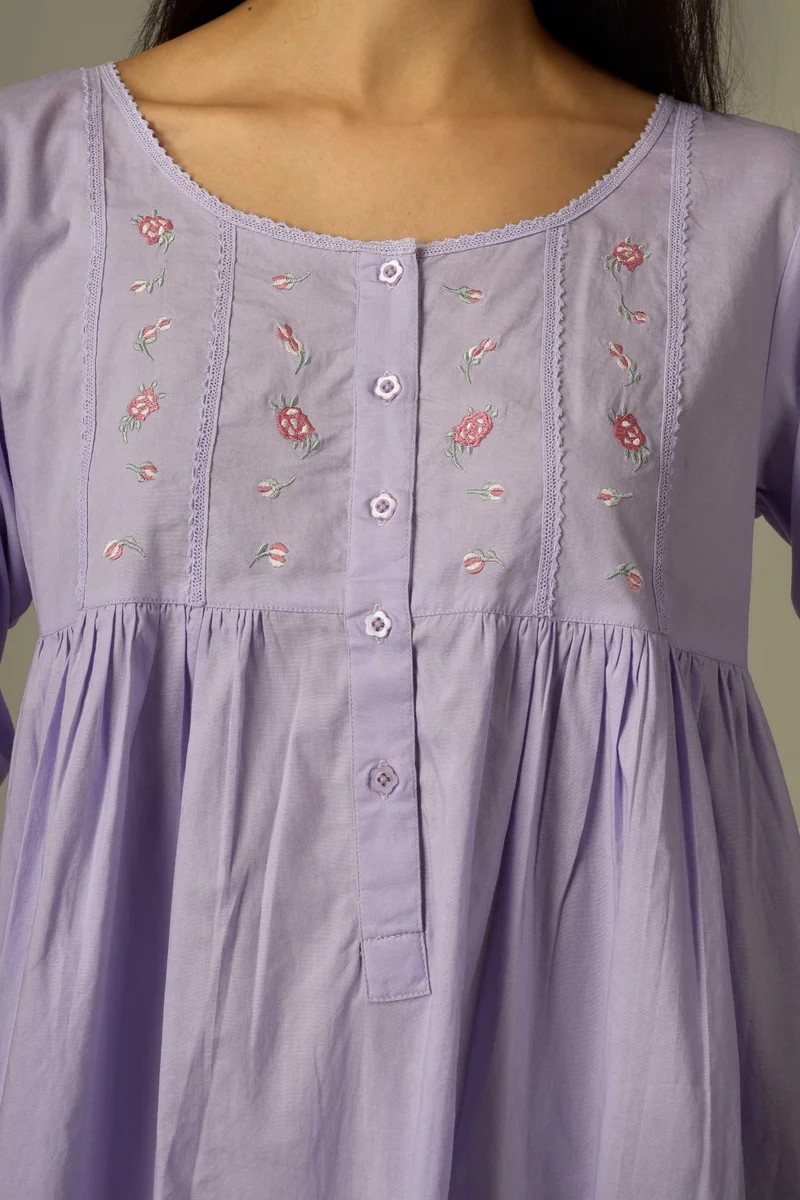 افتر دارك بربارا، قميص نوم مطرز