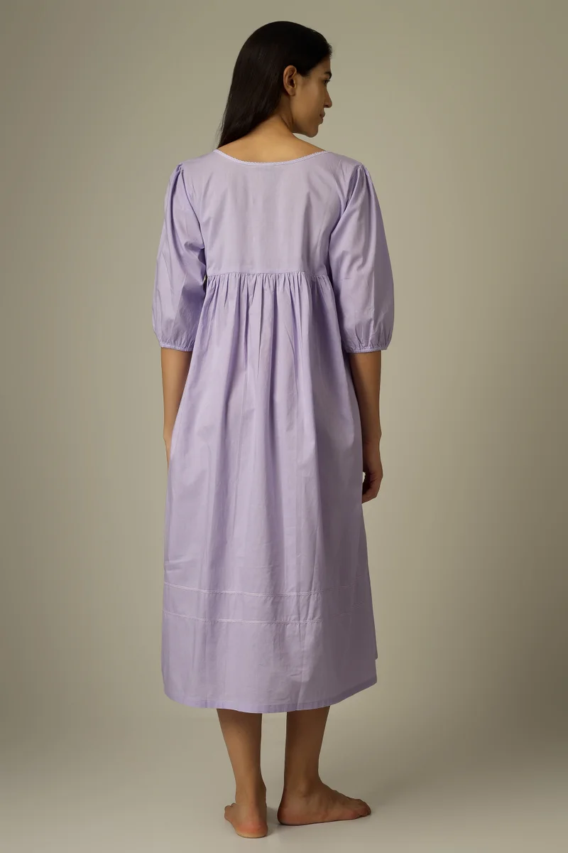 افتر دارك بربارا، قميص نوم مطرز