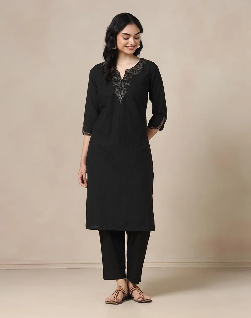 فاب انديا Black Cotton Embroidered Slim Fit Long Kurta