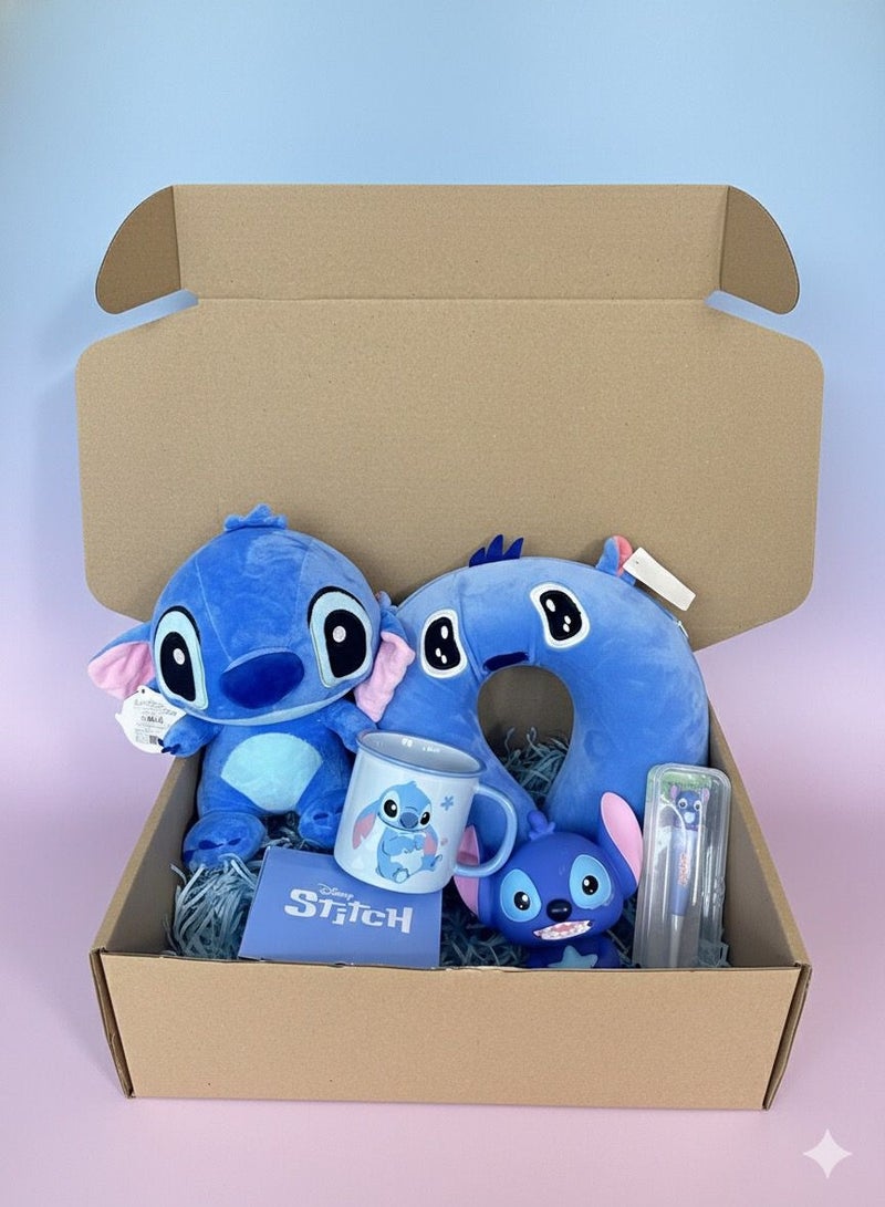بوكس هدايا ستيتش الفاخر – دمية محشوة ناعمة + وسادة رقبة مريحة + كوب بطباعة ستيتش + حصّالة كيوت + فرشاة أسنان بتصميم الشخصية | هدية متكاملة وجاهزة للتقديم لعشاق Stitch من جميع الأعمار