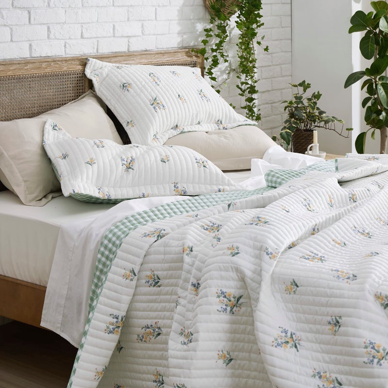 Bedsure Twin Quilt Dorm Bedding - Lightweight Floral Comforter Quilt Twin Extra Long, Green and White Plaid Botanical Bedspread, Reversible Microfiber Coverlet for All Seasons (68"x86") - Image 4