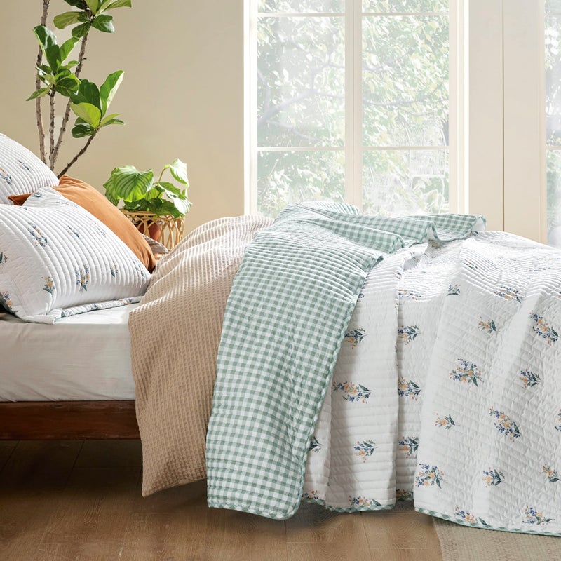 Bedsure Twin Quilt Dorm Bedding - Lightweight Floral Comforter Quilt Twin Extra Long, Green and White Plaid Botanical Bedspread, Reversible Microfiber Coverlet for All Seasons (68"x86") - Image 3