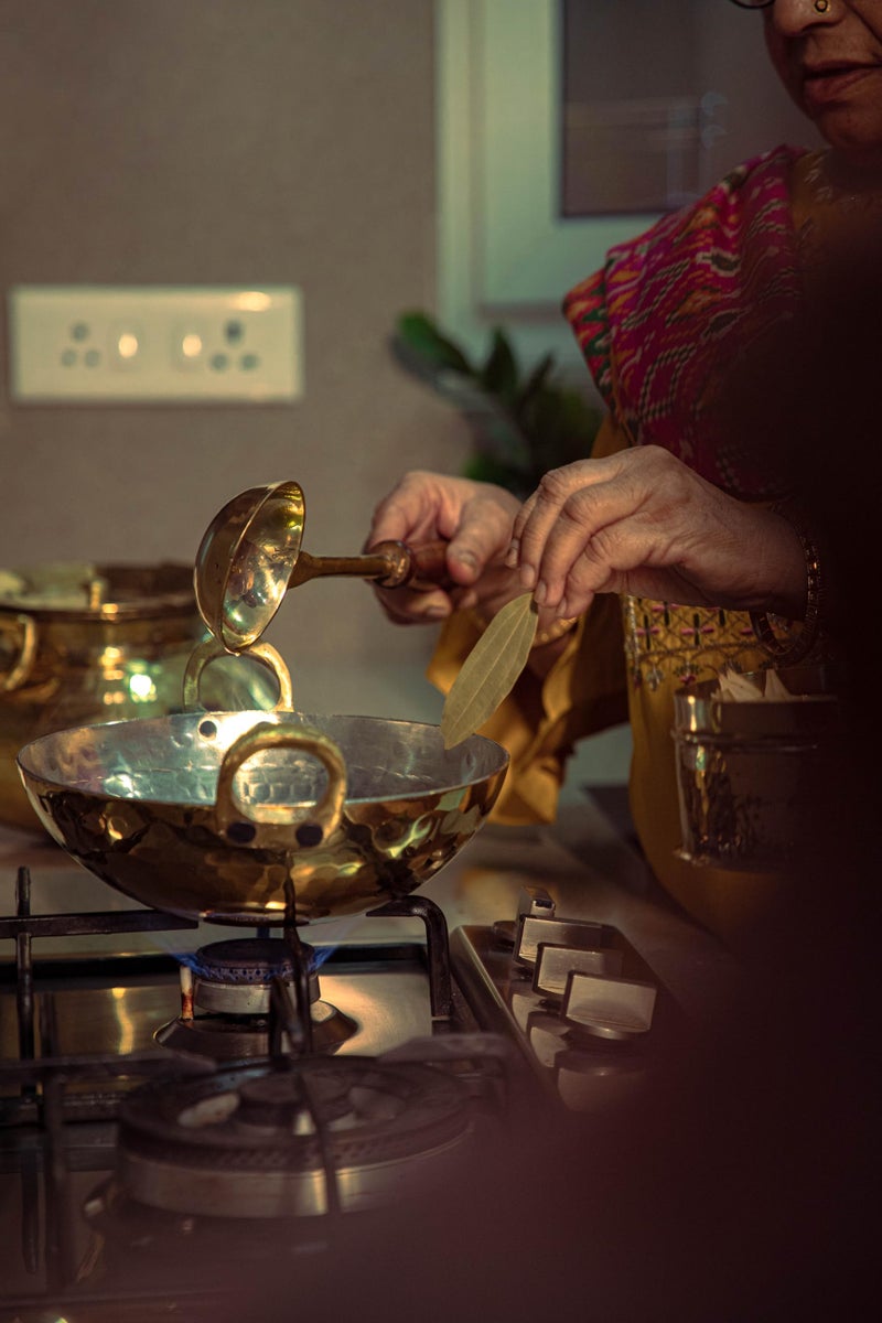 Kalasians Brass Kadhai, 1.5 Liter (9.5-Inch Diameter) | Traditional Tin-Coated Brass Cooking Pot | Non-Stick, Even Heating & Nutrient Retention | Ideal for Deep Frying, Sautéing & Slow Cooking - Image 3