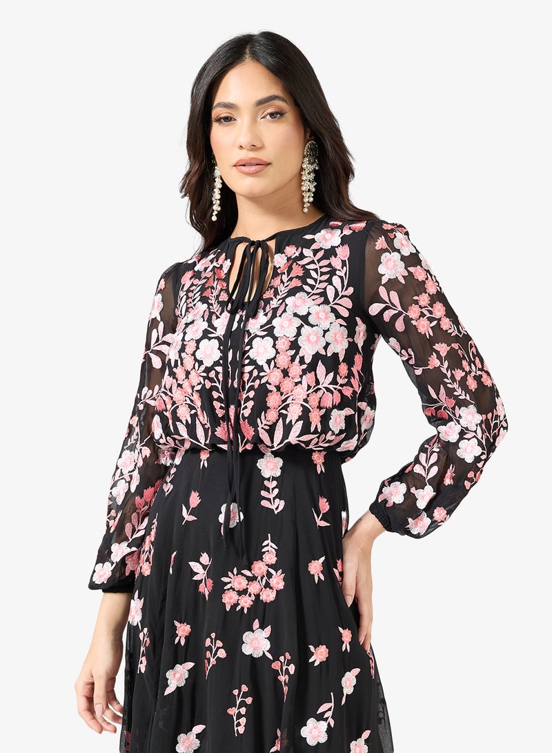 فروك اند فرل فستان ماكسي طويل بأكمام مطرزة - Image 3