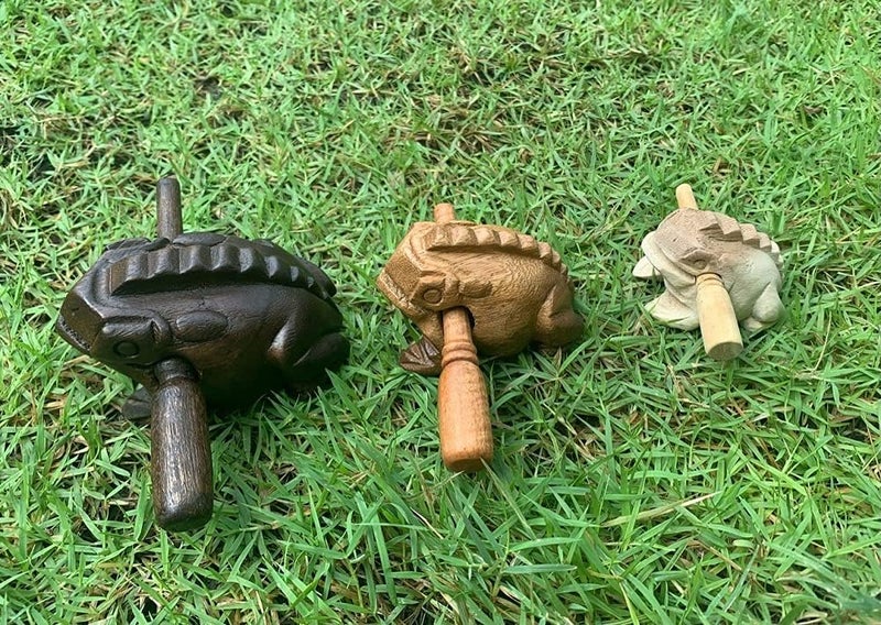 RATREE 888 Guiros Percussion Instruments Wooden Frog wooden frog musical instrument 3 Pieces Set of 4 Inch Frog, 3 Inch Frog, and 2.25-2.75 Inch Frog Home Decor (Dark Brown/Brown/Natural Colors) - Image 2