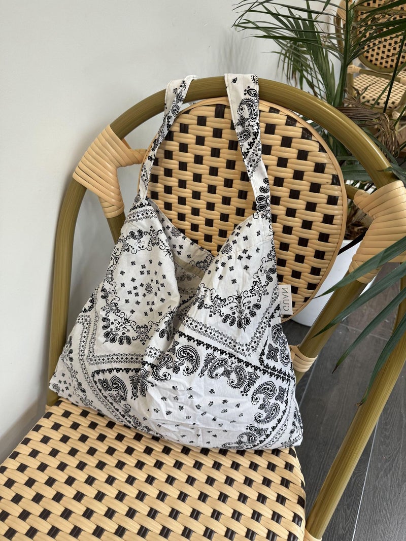 Korean Vintage Cashew Flower Canvas Bag White · Cashew Flower