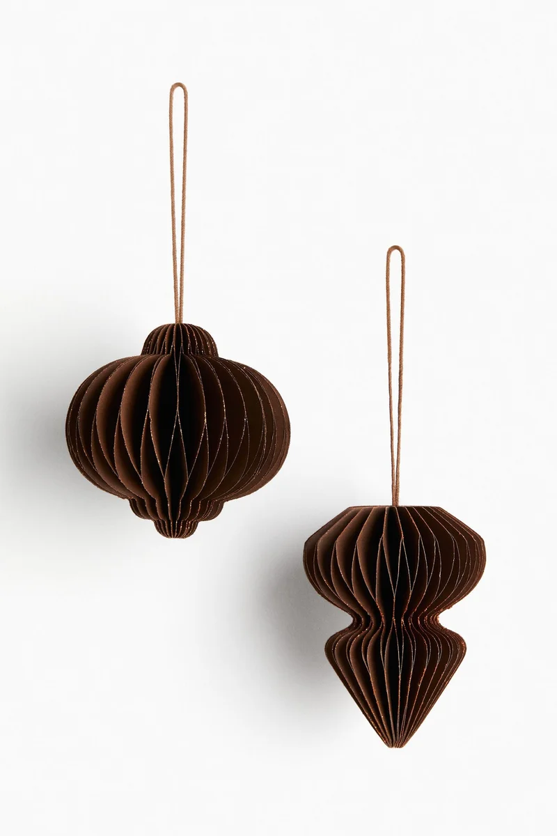 اتش اند ام زينة كريسماس ورقية - عبوة من قطعتين